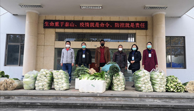 会员高发国捐赠自种蔬菜_副本.jpg