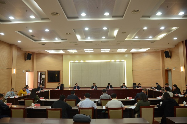 02--民建云南省委召开助力云南中小企业振兴发展恳谈会.jpg