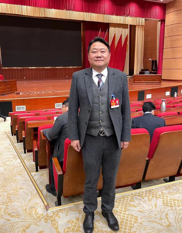 楚雄民建会员陈飞.jpg