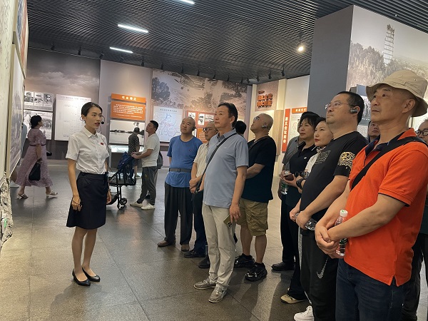 0dd10a12c81298550683229a885bd89gaixiao.jpg