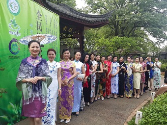 民建会员旗袍会参加全民饮茶日走秀活动